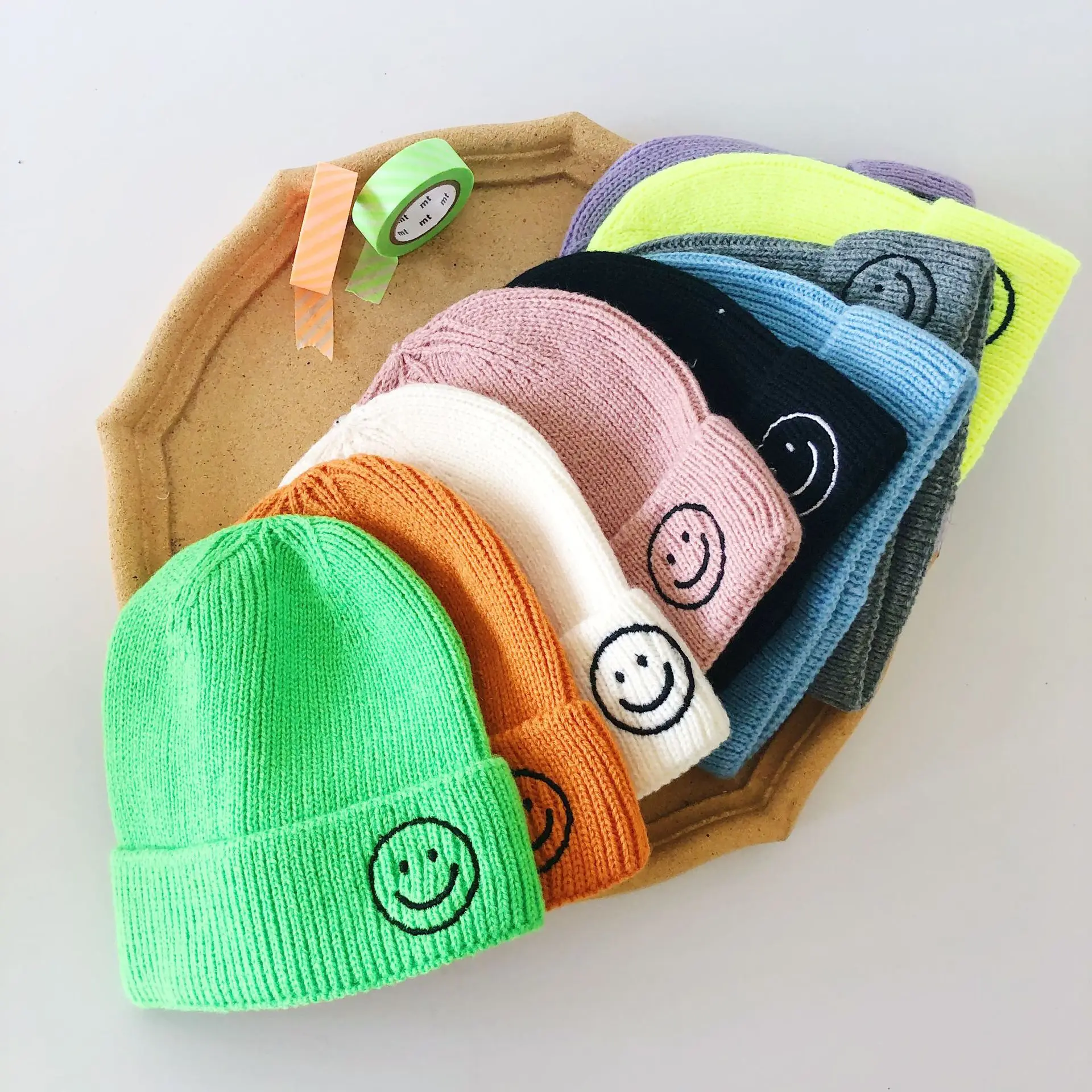 

2019 Autumn Winter smiling face embroidery knitted caps boys girls 9 colors warm all-match hats