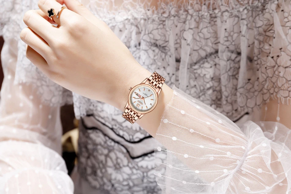 men women watch  (7)