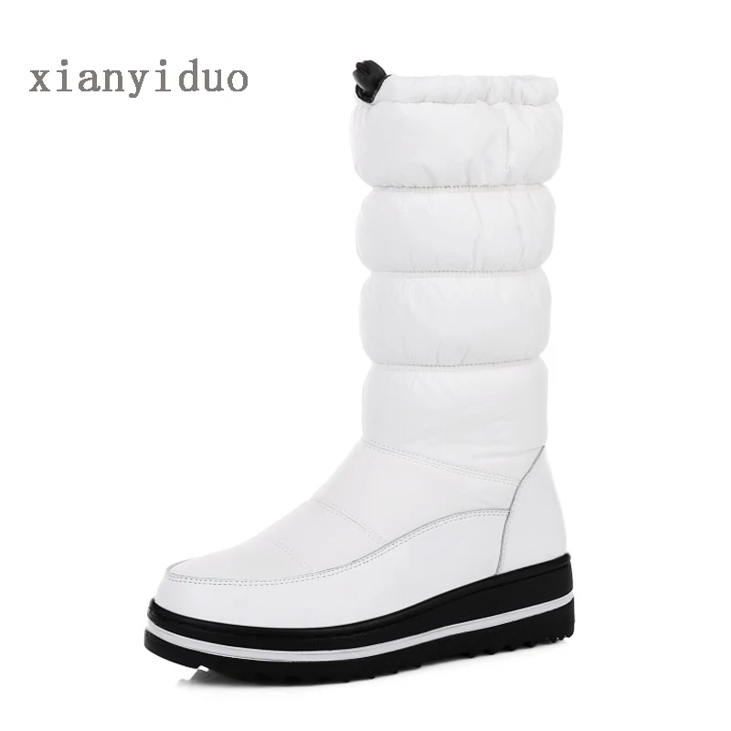 Белый Xianyiduo/ г. Зимняя женская обувь для взрослых короткие плюшевые белые зимние сапоги до середины икры на платформе Большие размеры 40-44 - Цвет: Белый