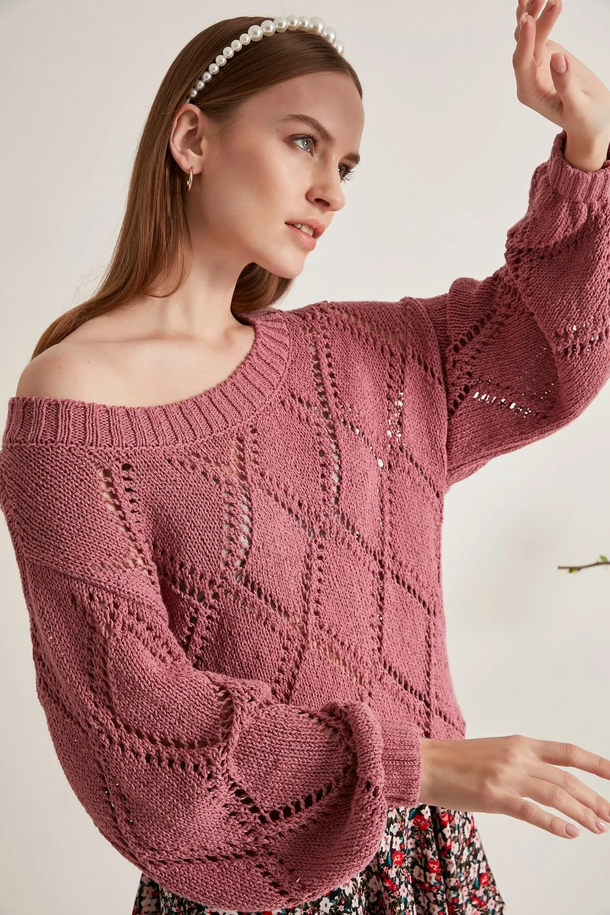 

Tek Shoul Low Knitwear Sweater