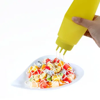 

1pc 3 Hole Squeeze Bottle Plastic Oil Vinegar Bottles Condiment Dispenser Sauce Bottle Ketchup Salad Cruet Can