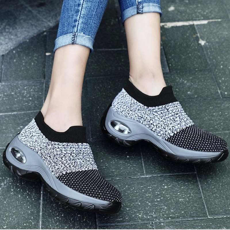 Женские теннисные туфли спортивные однотонные дышащие кроссовки на платформе Spor