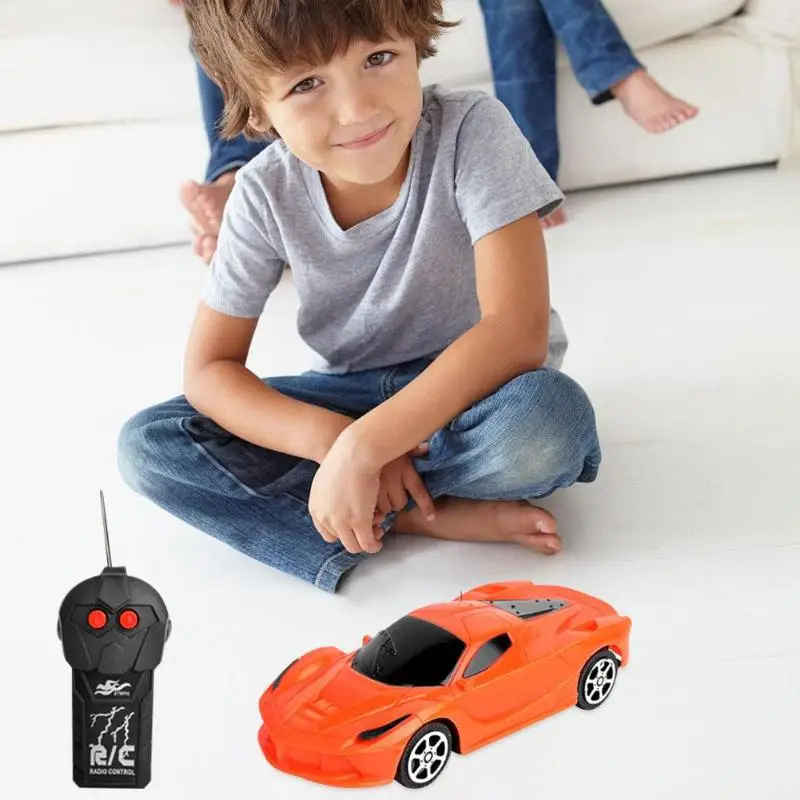 

Plastic 1:24 RC Toy Car Durable Simulation Sports Car Model Children Electric Two-way Wireless Remote Control Gift