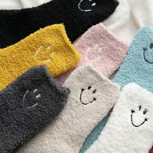 Женские плюшевые носки со смайликом для девочек, женские теплые мягкие пушистые носки, бархатные носки