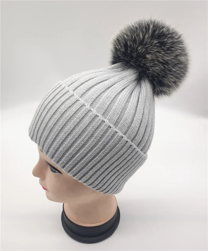 Gray (Fox pom) Зимняя женская повседневная шерстяная вязаная шапка в полоску Skullies, женская теплая вязаная шапка с помпонами из натурального меха Gorros - Цвет: Gray (Fox pom)