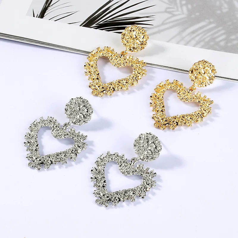 

New Fashion Personality Exaggerated Metal Earrings Simple Geometric Heart-shaped Embossed Earrings For Women Jewelry Wholesale
