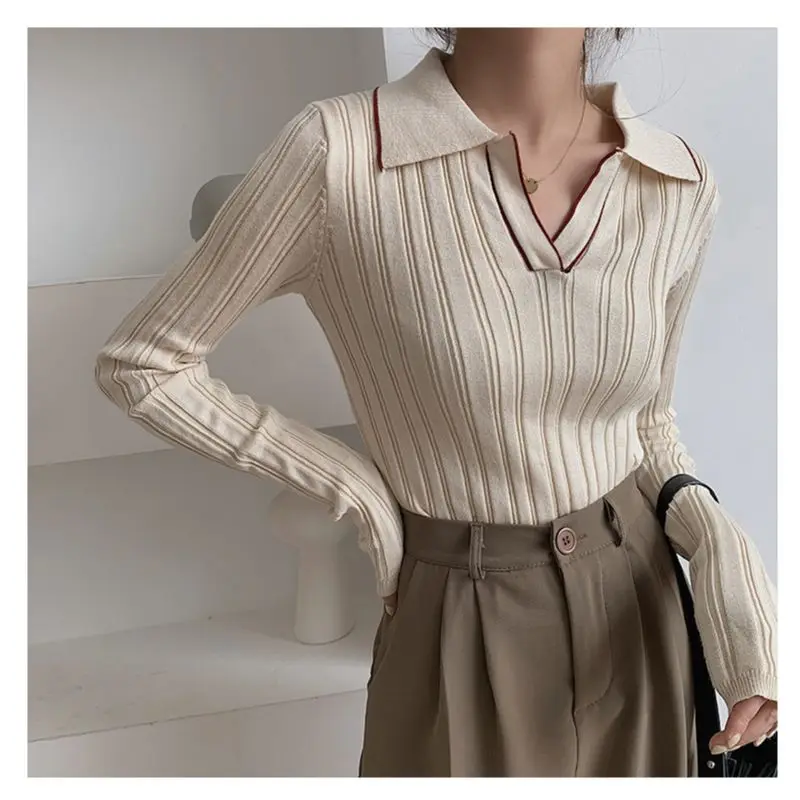 Женский трикотажный свитер с отложным воротником однотонный облегающий пуловер