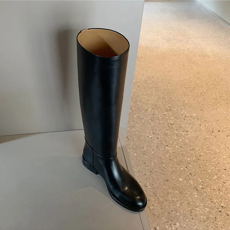 Silla liners/ г.; черные сапоги до колена на низком каблуке для подиума; женские мотоциклетные женские ботинки без застежки с круглым носком; женские рыцарские сапоги