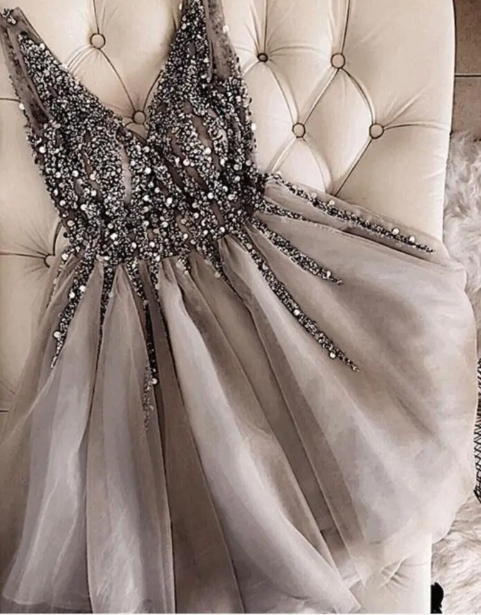 Sparkle Crystal Beaded Cocktail Dresses Gray Homecoming Dress V-neck Sexy Shiny Mini Short Prom Dress