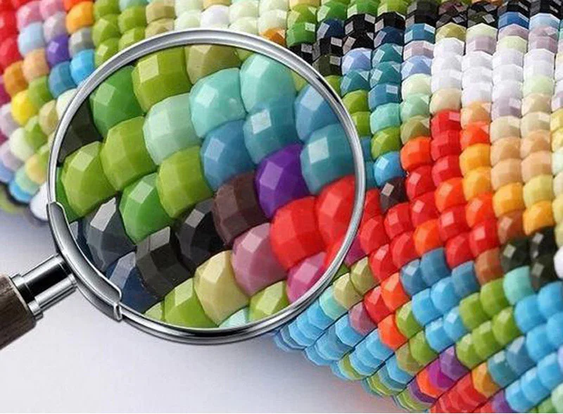 алмазная мозаика из стеклянных страз. алмазная мозаика 5d полная выкладка. какие стразы лучше круглые или квадратные. квадратные и круглые стразы для алмазной мозаики. квадратные стразы для алмазной мозаики.