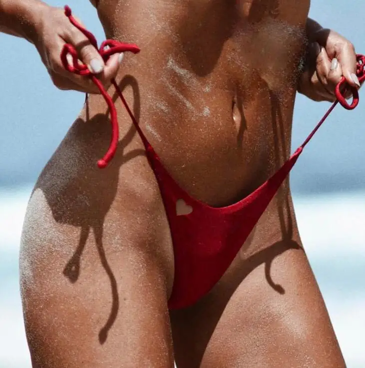 Женская сексуальная пляжная одежда с дырками в форме сердца, купальный костюм, купальный костюм с t-образной спинкой, стринги, бразильское нижнее белье, трусики бикини - Цвет: Красный