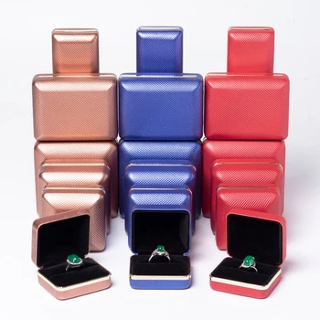 

100 pcs Red Grid Pattern High-grade Earrings Ring Jewelry PU Leather Wedding Boxes Jewelry Velvet Boxes Packaging Necklace Gift