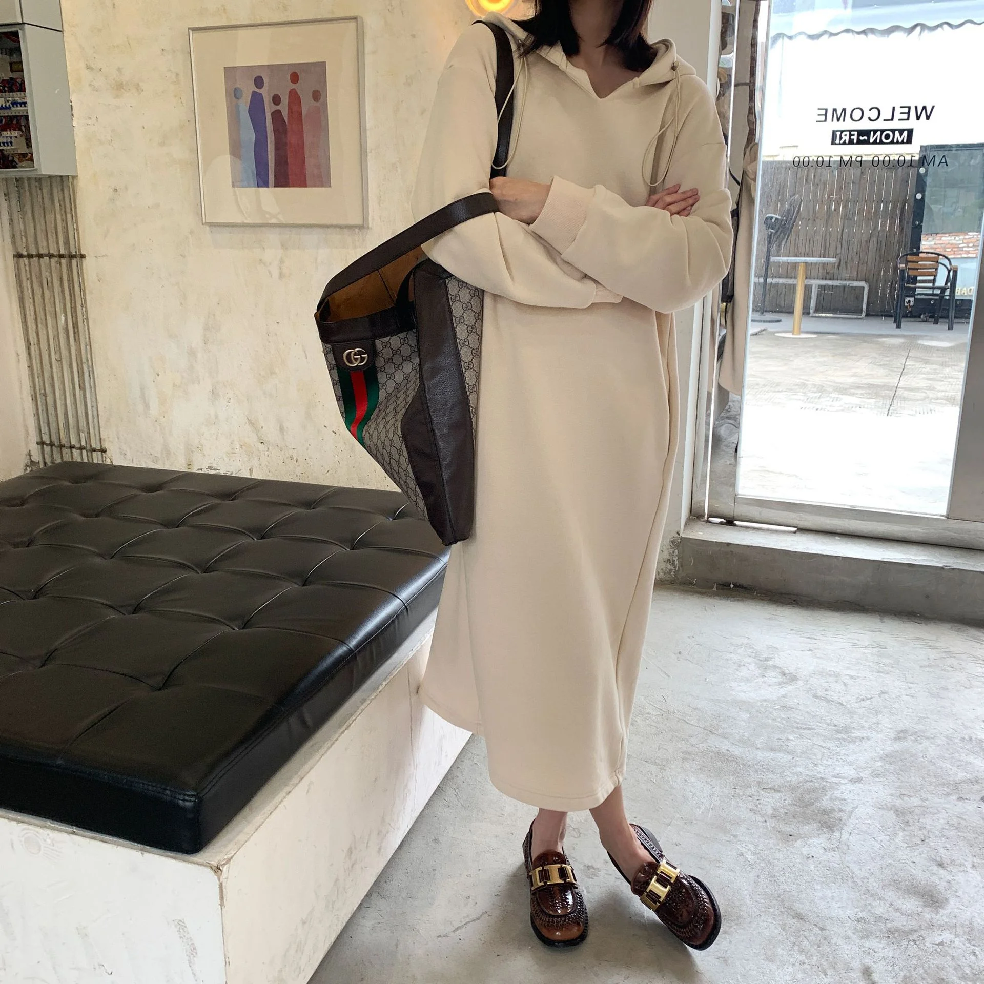 

Contracted and relaxed and easy with a cap of new fund of 2020 autumn winters long fleece dress