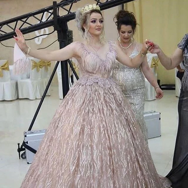 Розовый Вечерние платья бальное платье с розовыми блестками с перьями длиной до пола Дубай роскошный v-образный вырез выпускное вечернее элегантное платье для женщин плюс размер - Цвет: Розовый