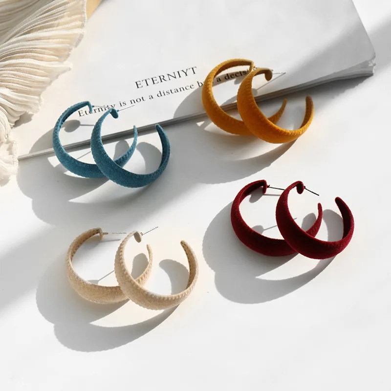 

Fashion Hoop Earrings 2020 New Autumn Winter Warm Color Metal With Velvet Earrings Vintage Trendy Jewelry For Women Gilr Gifts