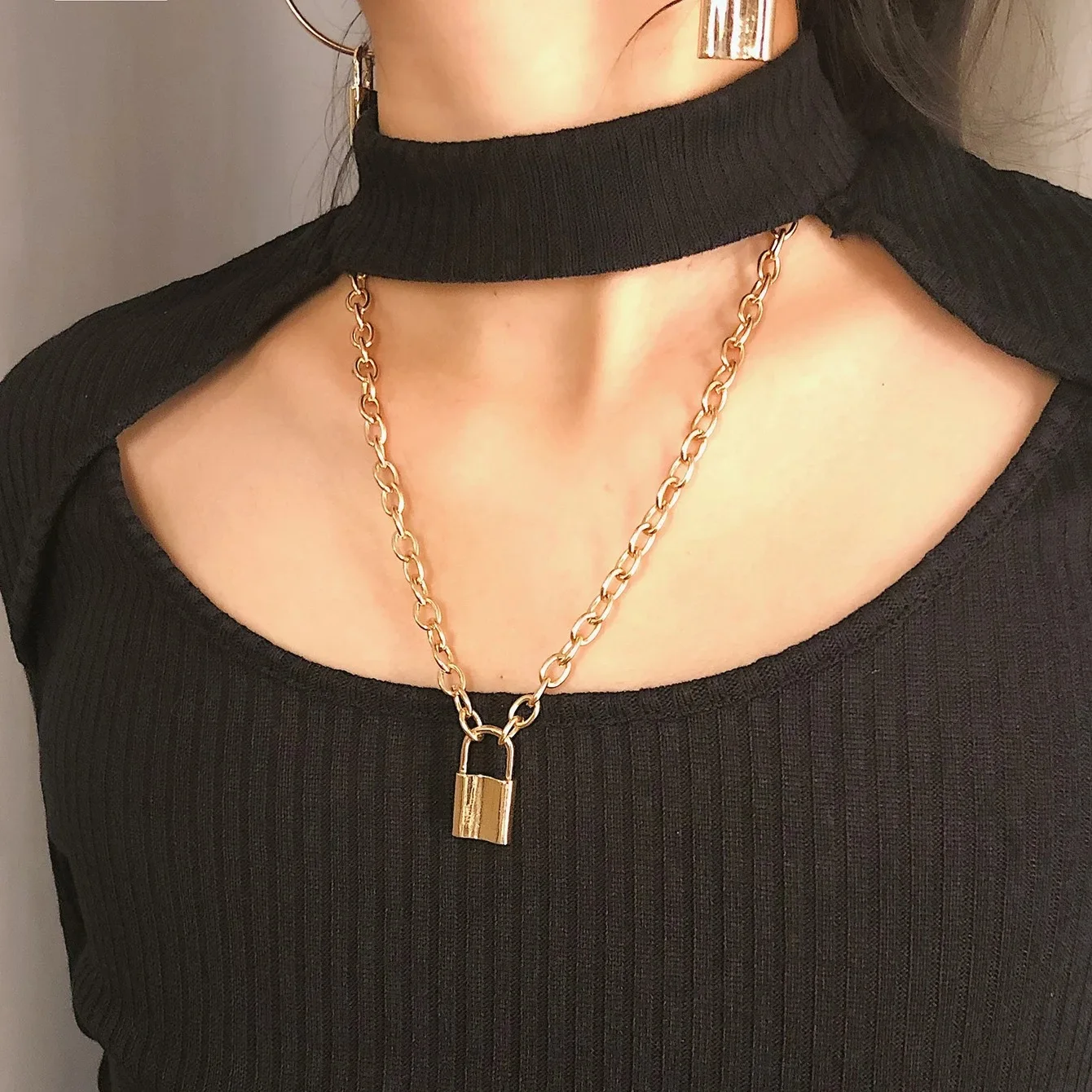 

New Style European And American-Style Necklace Cool Retro Geometric Necklace Sweater Necklace Women's Simple Lock Versatile Eleg