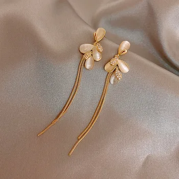 

New Flower Earrings Temperament Long Fringed Pendant Personality Petal Earrings Elegant Ladies Jewelry
