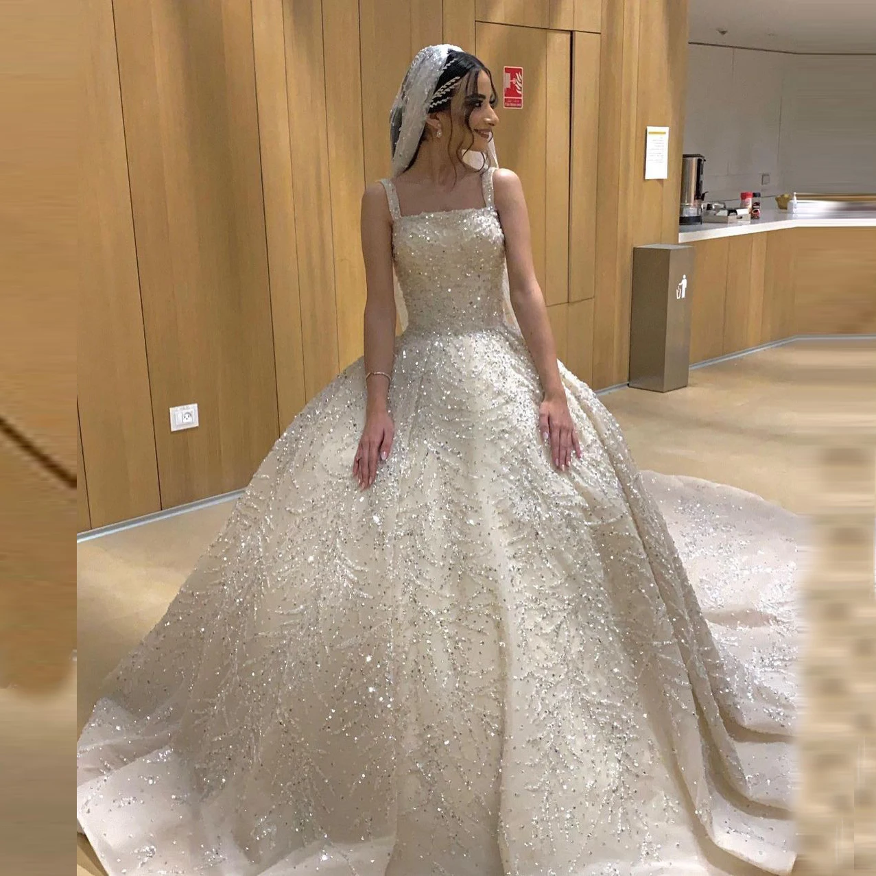 Luxury Dubai Wedding Dresses With Straps Square Neck Ball Gown Bridal