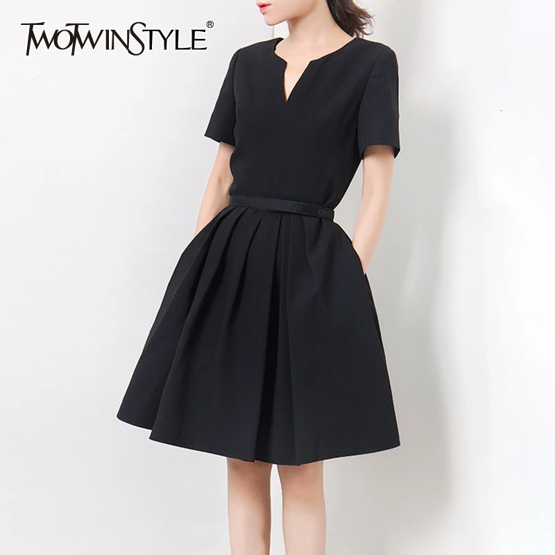 Tanie TWOTWINSTYLE elegancka marszczona sukienka kobiet V Neck z krótkim rękawem wysokiej talii skrzydła sukienki a line dla kobiet moda 2019 ubrania nowe