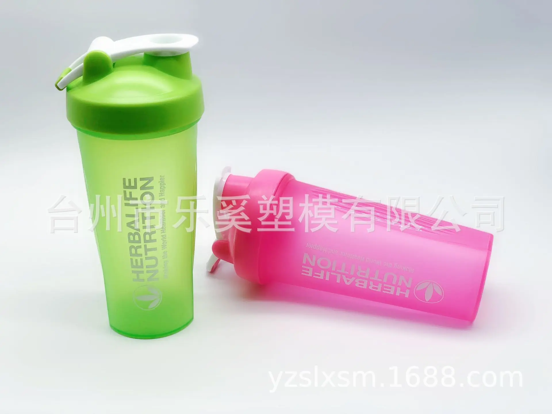 Четыре цвета в настоящее время доступны высокий ding kuan Herbalife чайник с логотипом молочный встряхиватель ручка для чашки ремень мяч спортивная бутылка