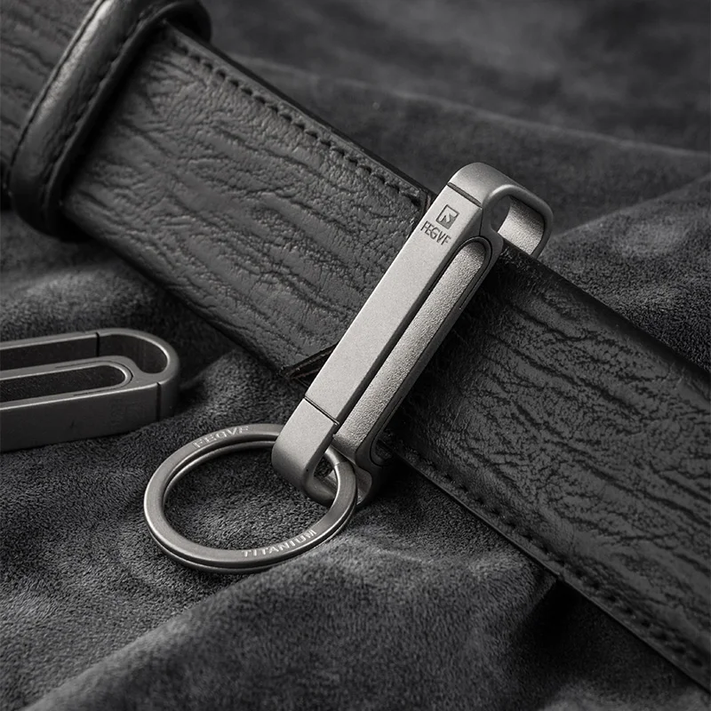 High Quality Titanium Alloy Keychain Men's Super Light Belt Waist Hanging CAR Key Chain Keyring Easy To Use Pendant Belt Buckle
