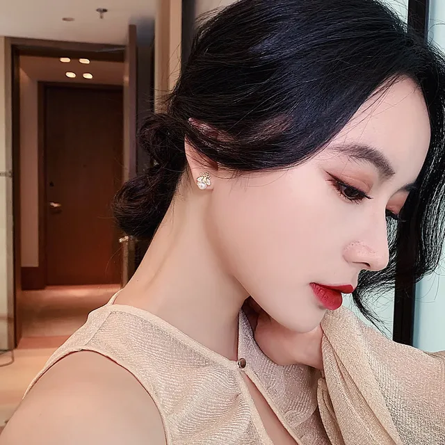 Boucles d'oreilles en perles d'abeille de Style coréen pour femmes, petites boucles d'oreilles exquises et élégantes pour dames, bijoux cadeaux d'anniversaire pour fête de mariage