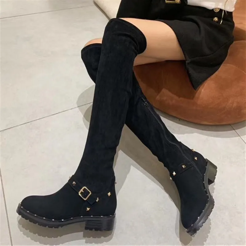 Сапоги до колена; Botas Mujer; женская обувь с заклепками; Цвет Черный; Zapatos De Mujer; женские сапоги на низком каблуке с пряжкой и круглым носком; Botas Mujer