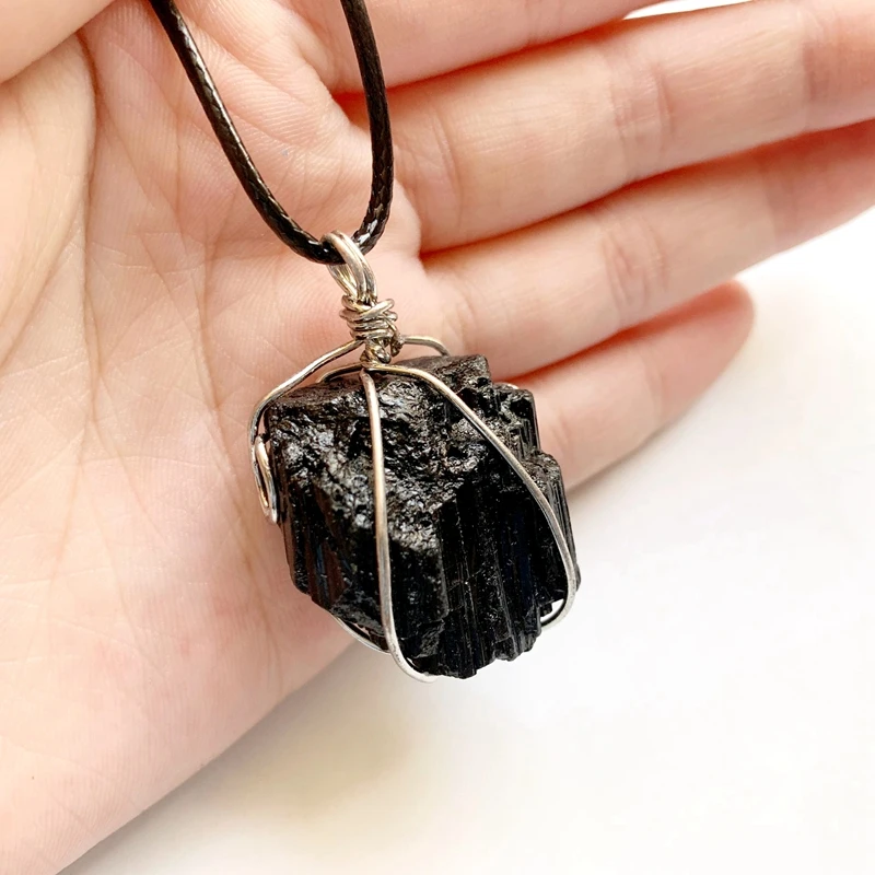Черный Камень Турмалин кулон ожерелье черный шнур Регулируемая радиационная защита камень Грубые Кристалл сырье ювелирные изделия