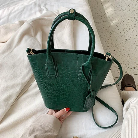 Green Classic Crocodile patter Tote bag New High Quality PU Leather Women's Designer Handbag High capacity Shoulder Messenger Bag - Цвет: Green