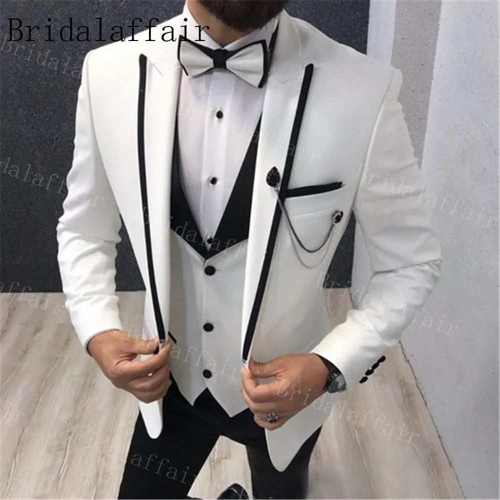 Индивидуальные небесно голубые костюмы Bridalaffair 2019 Черные смокинги с лацканами