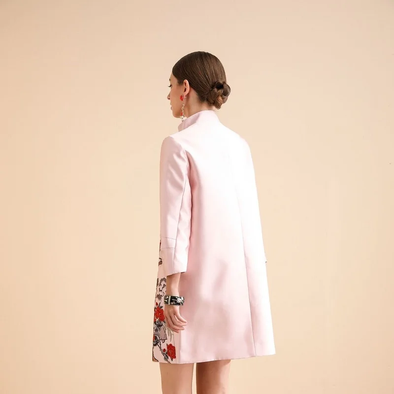 Однотонные пальто с вышивкой новинка 2019 высококачественное Свободное цветами на