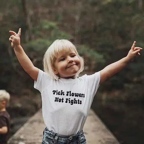 Детские футболки с надписью Pick Flower not Fighting | Детская одежда и обувь