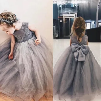 

Grey Lace Flower Girls Dresses Appliques Girls Pageant Gowns Communion Wear with Big Bow Custom Made Puffy Tulle 2020