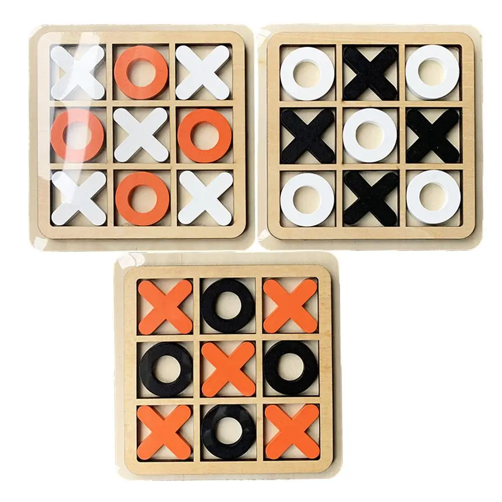 Ein Holzwürfel, Bestehend Aus Drei Tic-tac-toe-spielen Für Xo Und