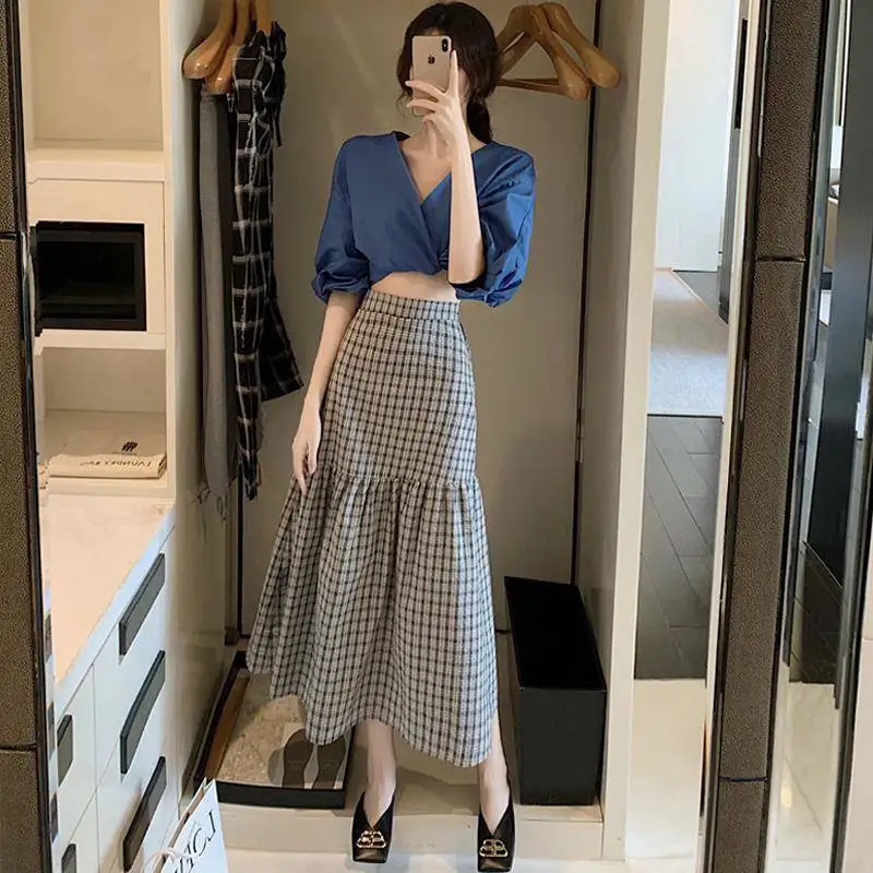 

Suit skirt female summer 2019 new Korean version of the design sense of short paragraph puff sleeve shirt + skirt two-piece