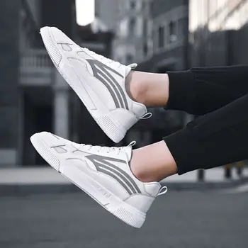 

2020 spring and summer small white shoes breathable men's sports shoes casual students tide shoes sports casual men's shoes