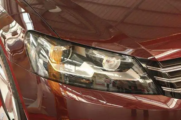 Для Volkswagen passat B7/11/12/13/14/15 передние фары прозрачный абажуры лампа основа маски фары крышка объектива фары - Цвет: Left and Right