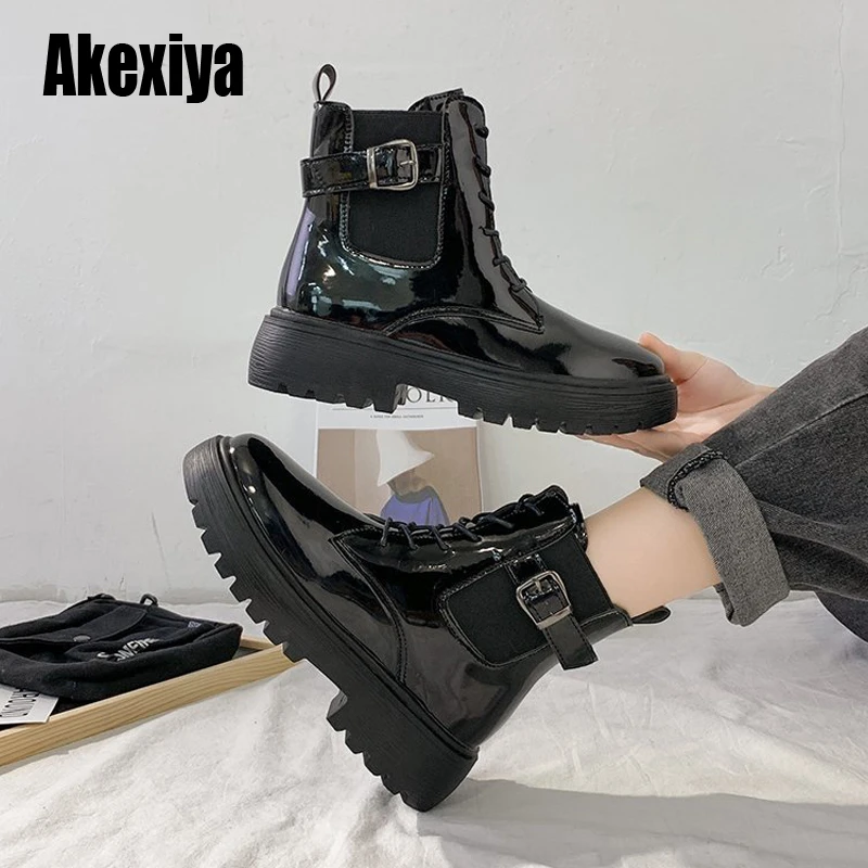 Botas de moda de punta para mujer, botas cortas negras de abanico británico, retro salvaje, u801, otoño e invierno, 2021|Botas hasta el -