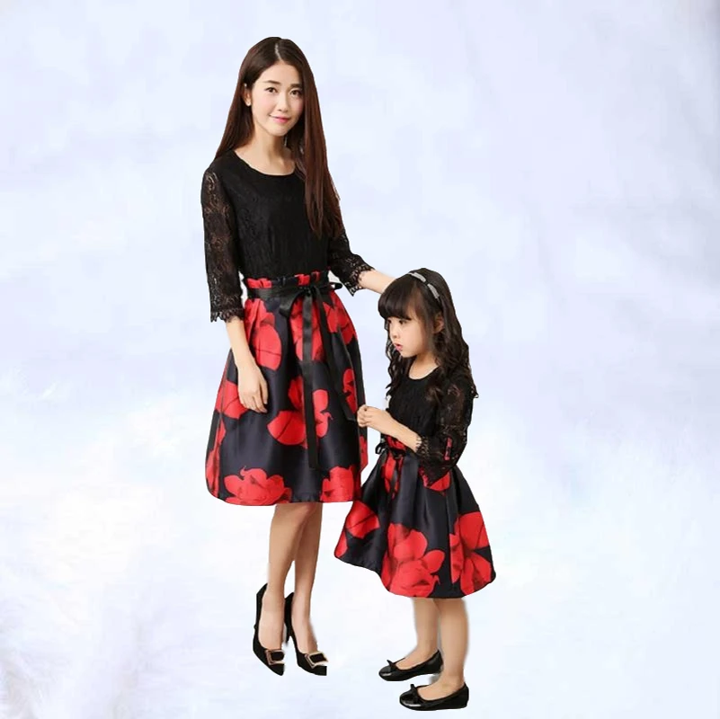 

Family Look Dresses Women Girl Baby Clothes Party Mama Mother and Me Clothing Photography Mommy Daughter Dress Matching Outfits