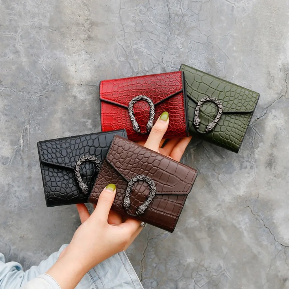 

Women's short wallet 2019 retro wild wallet women's crocodile pattern buckle wallet simple fashion ladies clutch Credit Card Hol