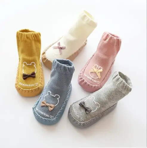 Новые детские носки на осень и зиму хлопковая обувь для малышей носки с бантиком для девочек Нескользящие кожаные носки-Тапочки