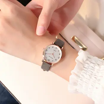 

2020 New Women Watches Simple Vintage Small Dial Watch Sweet Leather Strap Outdoor Sports Wrist Clock Gift