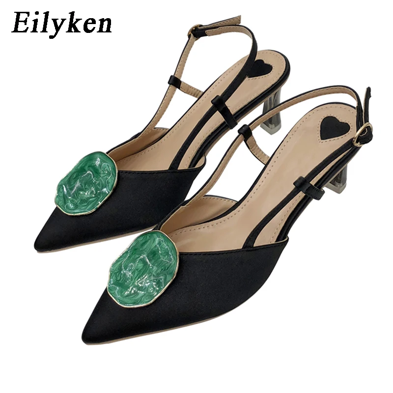 Eilyken/желтые, черные шелковые женские туфли-лодочки с металлическим украшением; босоножки с острым носком на высоком каблуке; туфли из прозрачного плексигласа на шпильке с ремешком сзади