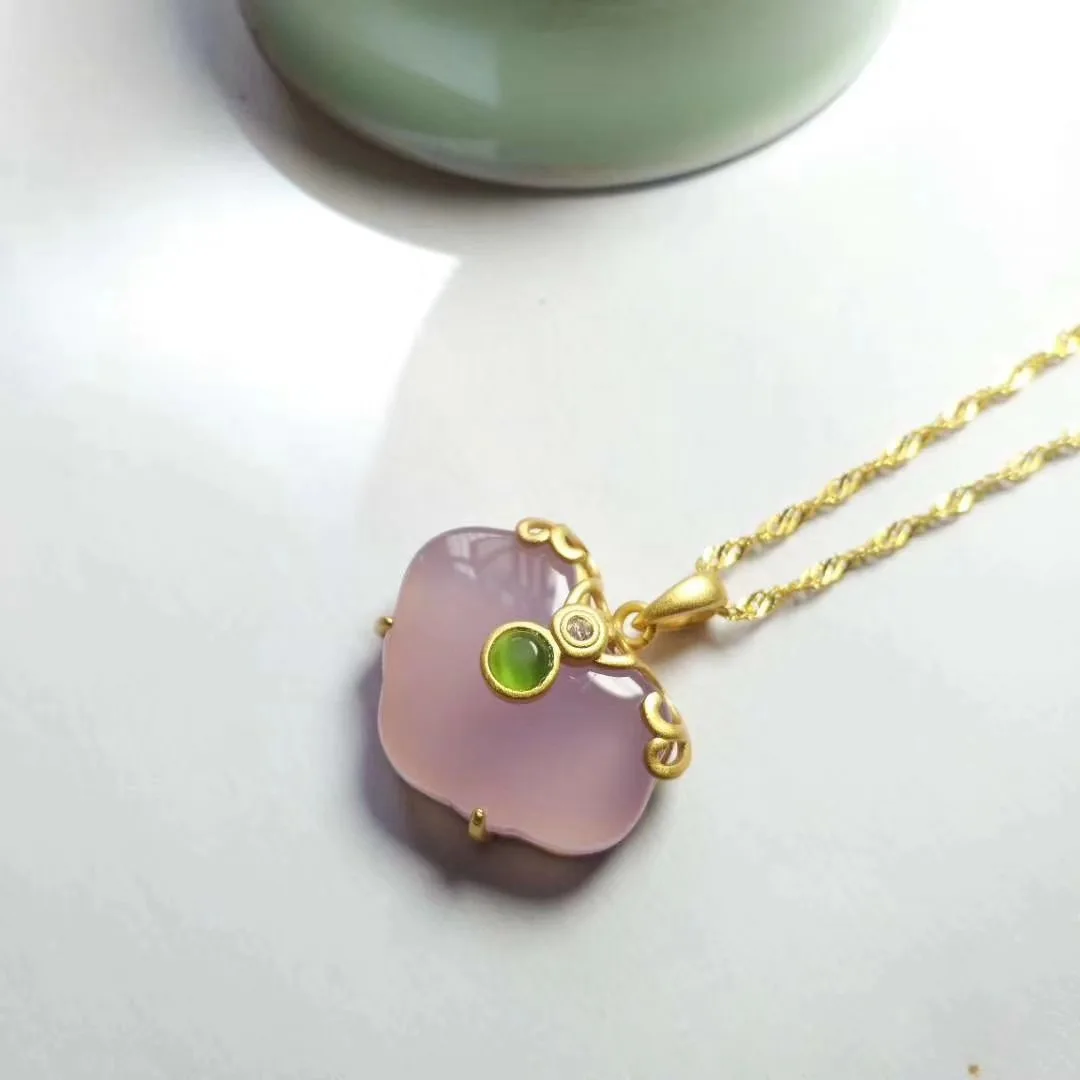 

Wholesale natural ice chalcedony lock pendant gold-plated inlaid green chalcedony safe lock pendant necklace women sweater chain