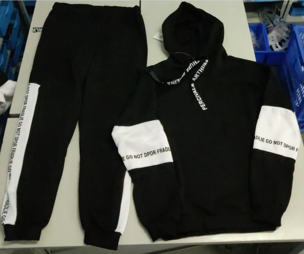 10821009053_926344403