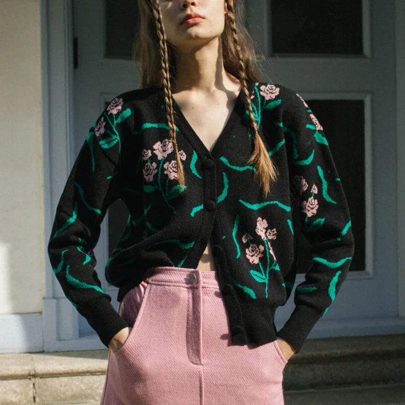 

Flower Embroidery Knitted Sweaters Women Vintage Single Breasted Long Sleeve Cardigans Fashion V Neck Slim Fit Female Coats