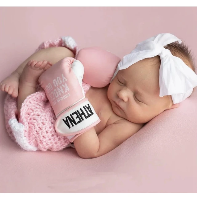 아기의 귀여움을 담아내는 신생아용 미니 권투 장갑