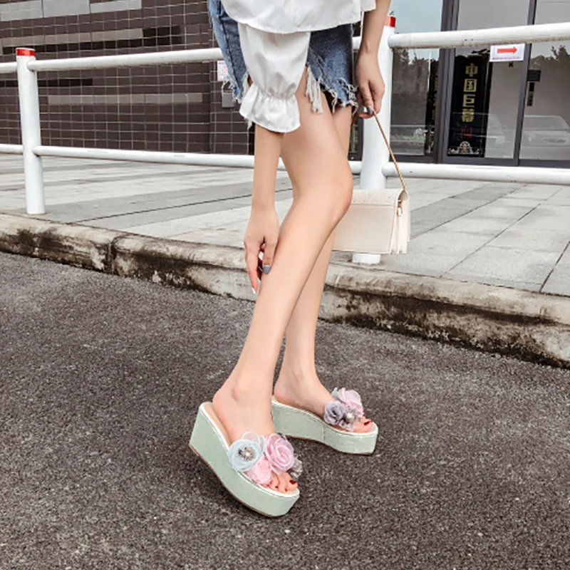 

Elegant Women Slippers Platform Shoes Bling Rhinestone Design Wedges High Heels Flower Crystal Slip On Mules Summer Dress Pumps