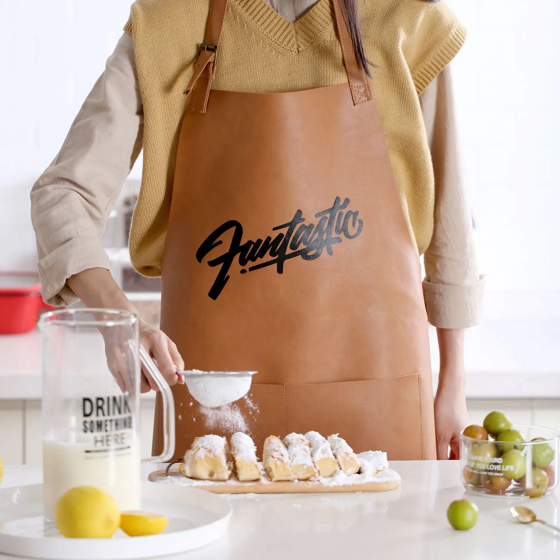 

Ins Nordic Style Leather Waterproof And Oil Proof Apron Household Kitchen Apron Creative Household Supplie Sleeveless ApronLD220