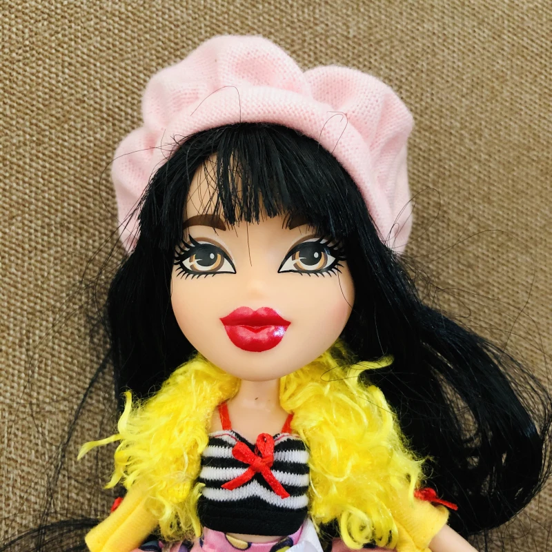 Оригинальные новые 23 см оригинальные модные фигурки BratzDoll спящие вечерние красные волосы YASMIN красивые MGAdoll лучший подарок для ребенка